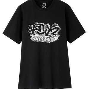 Kaws Uniqlo Tee Size Large